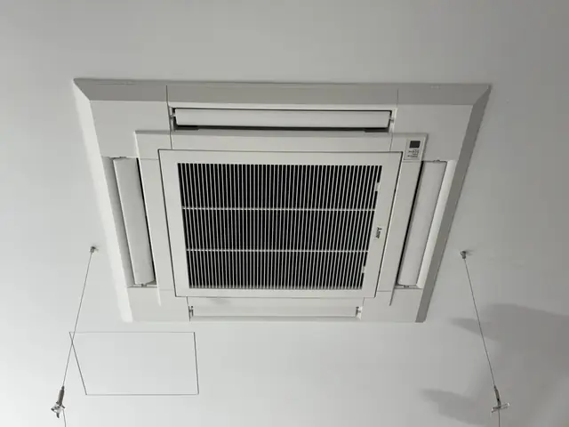 Ceiling cassette air conditioner