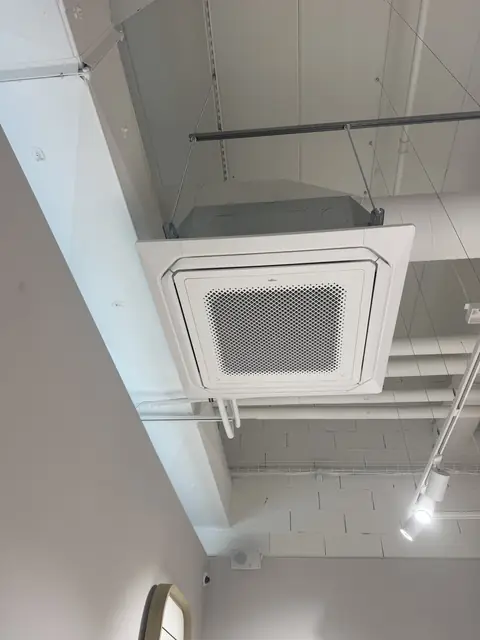 Ceiling cassette air conditioner