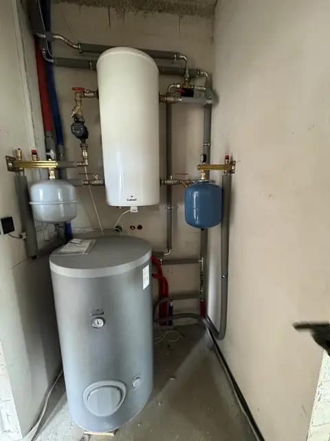 Hot water storage tanks