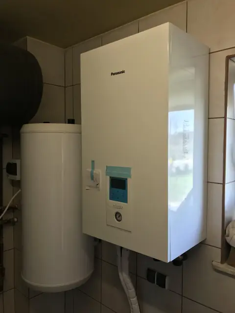 Indoor heat pump unit with a storage tank