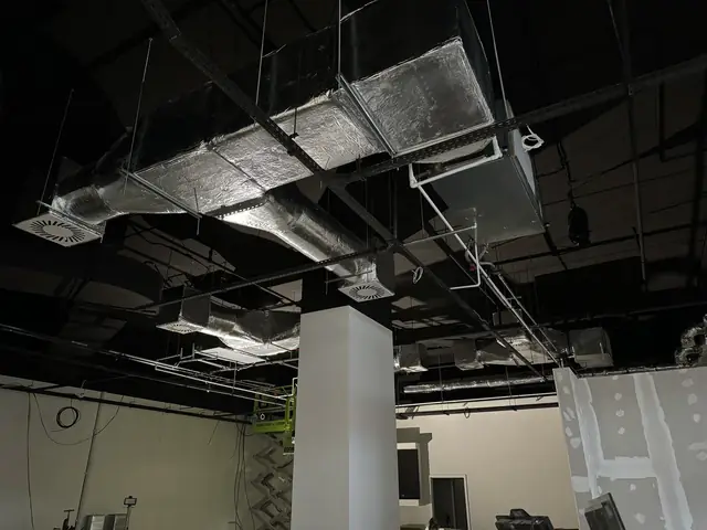 Ducts and diffusers below the ceiling